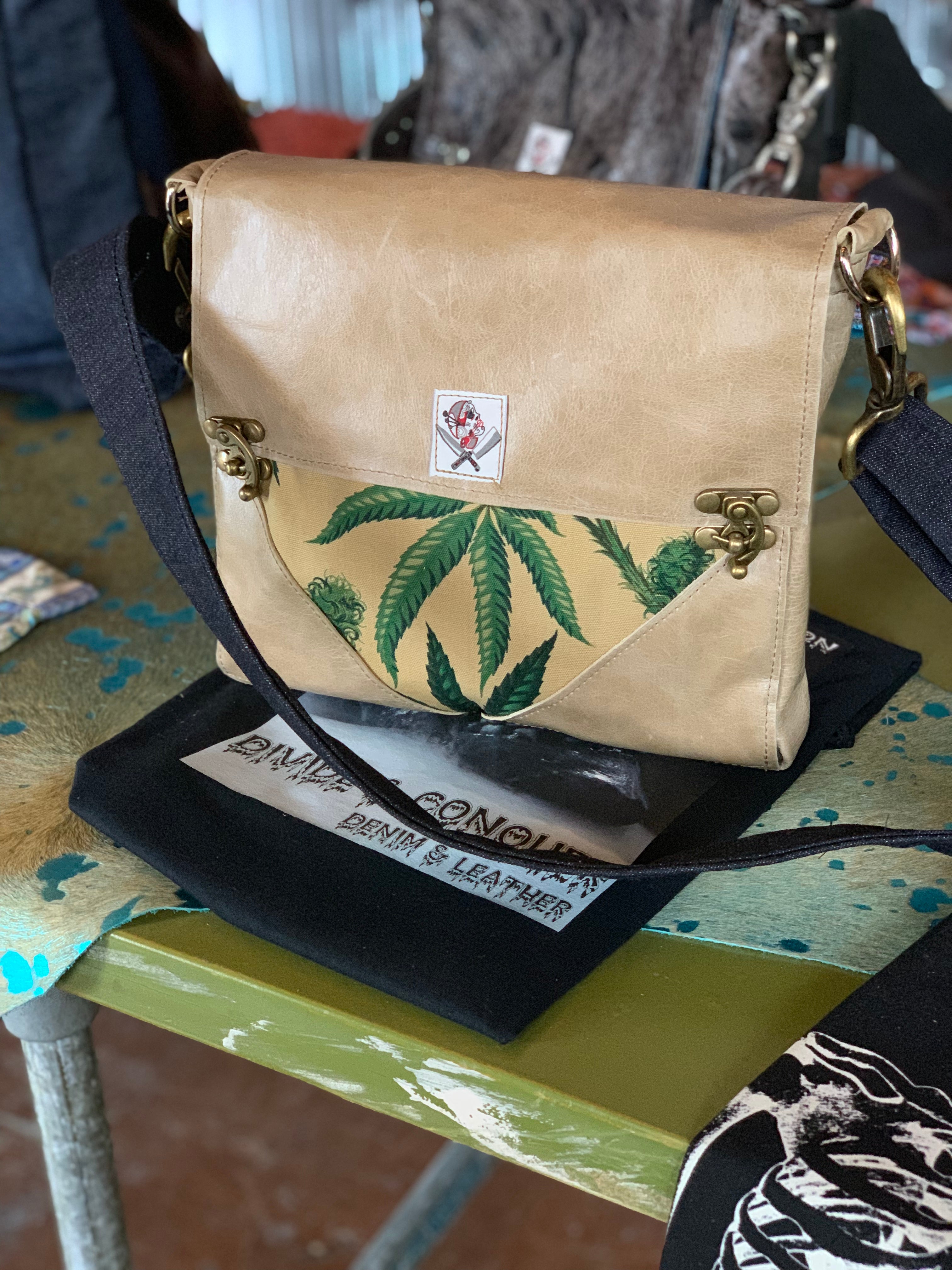 Los Ganjales leather manbag