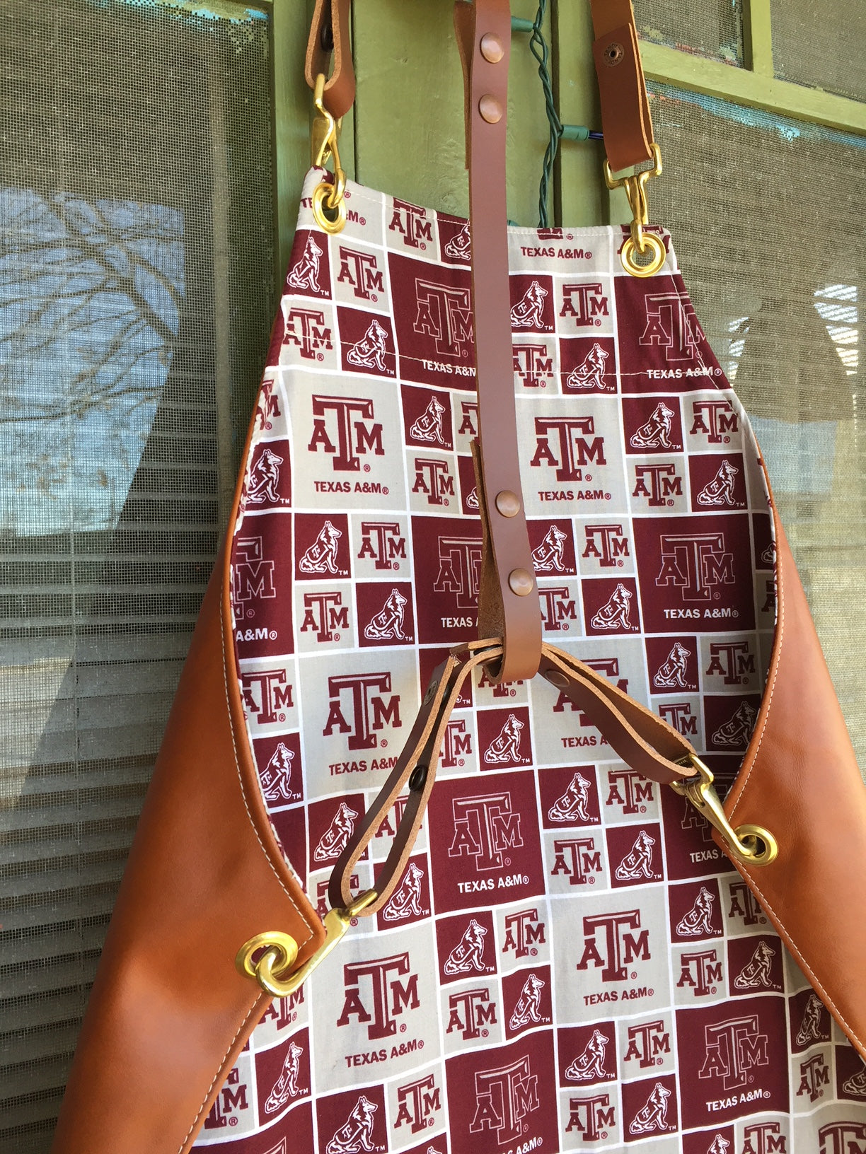 Your Favorite sports team can now be a custom apron or guayabera !!