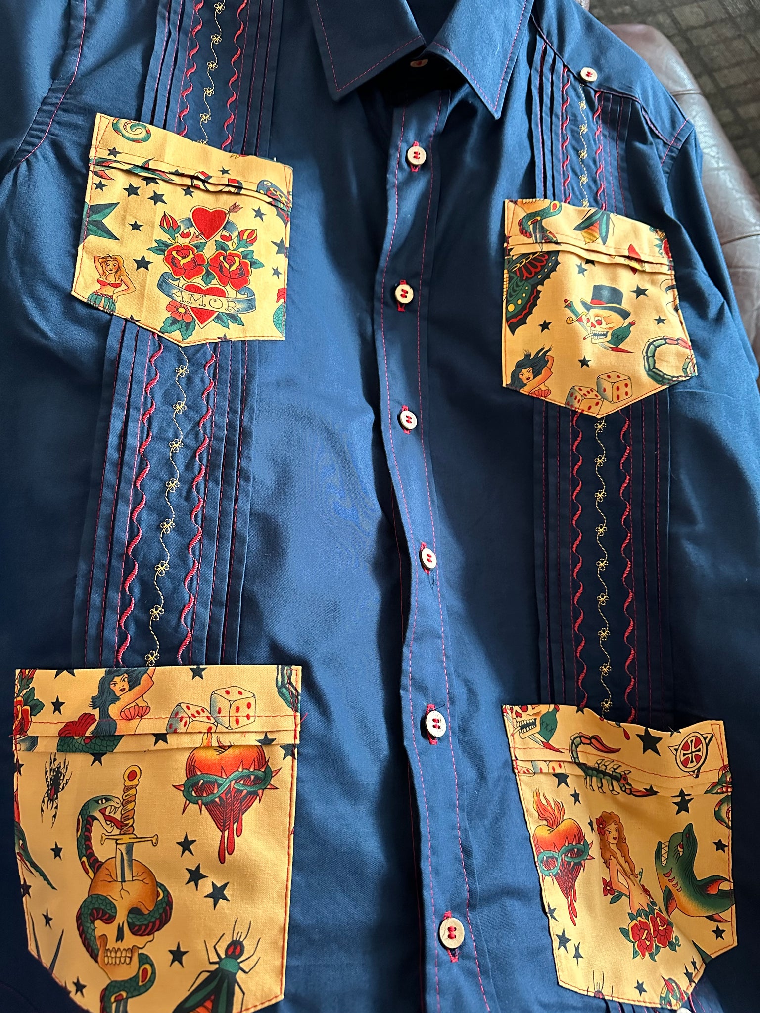 Old school tattoo guayabera