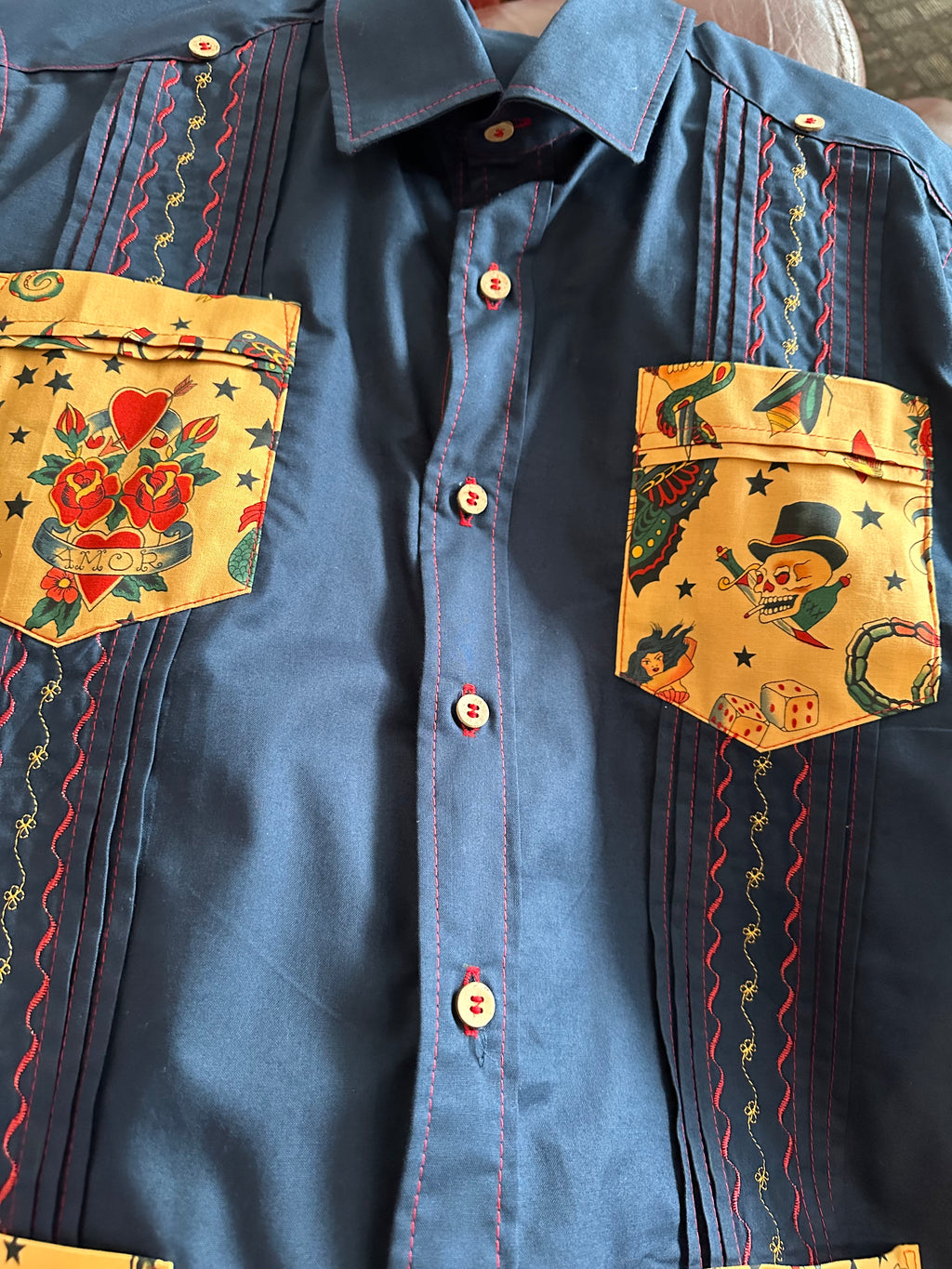 Old school tattoo guayabera