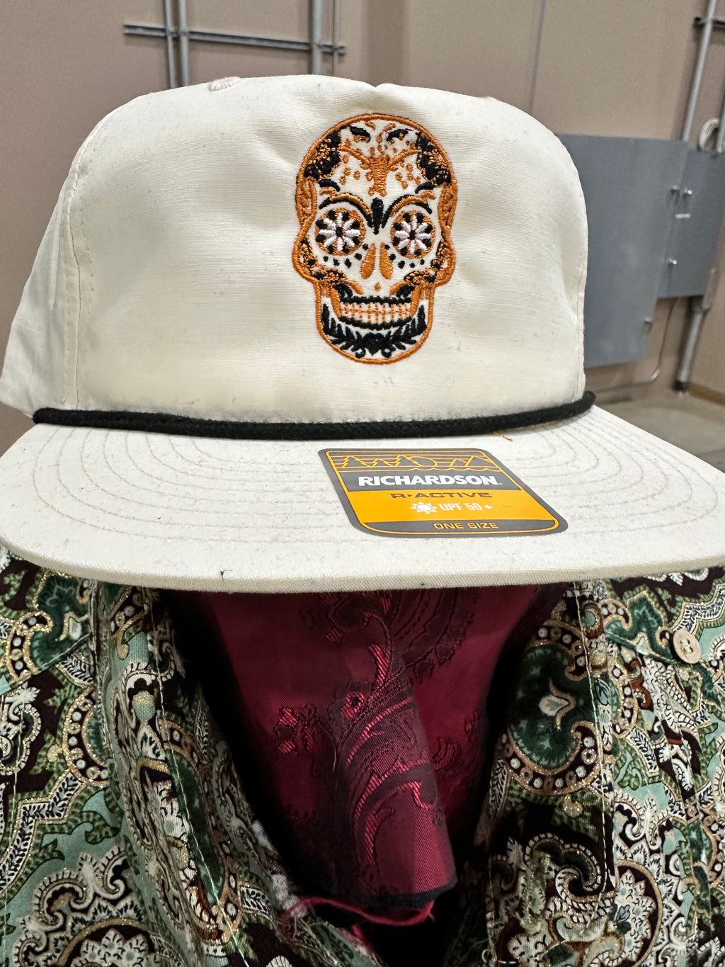 Dia de Los muertos UT Austin hat (off white)